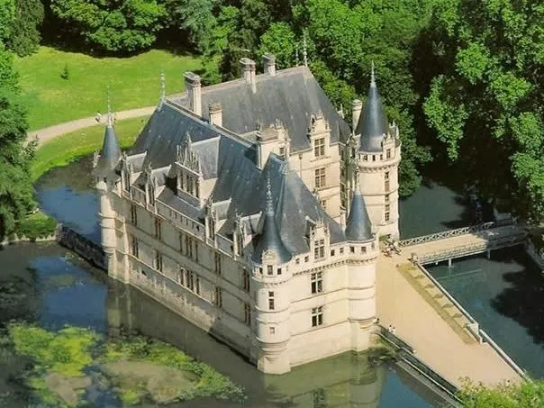 Château Azay à visiter à proximité