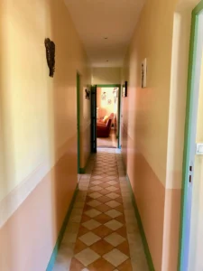 couloir d'accès aux chambres du gite